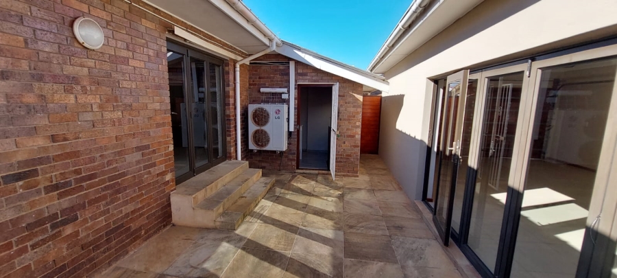 5 Bedroom Property for Sale in Ferreira Town Eastern Cape
